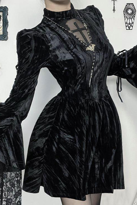 Mini-Gothic-Kleid mit Kreuzdetail