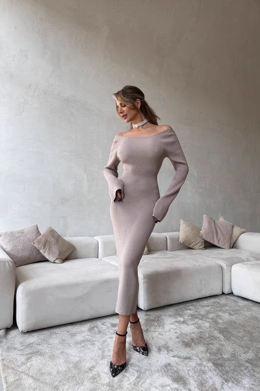 Schmal geschnittenes Maxikleid mit gerüschtem Knoten