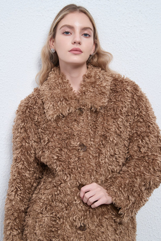 Warmer, einfarbiger Mantel mit Knopfleiste und Reverskragen