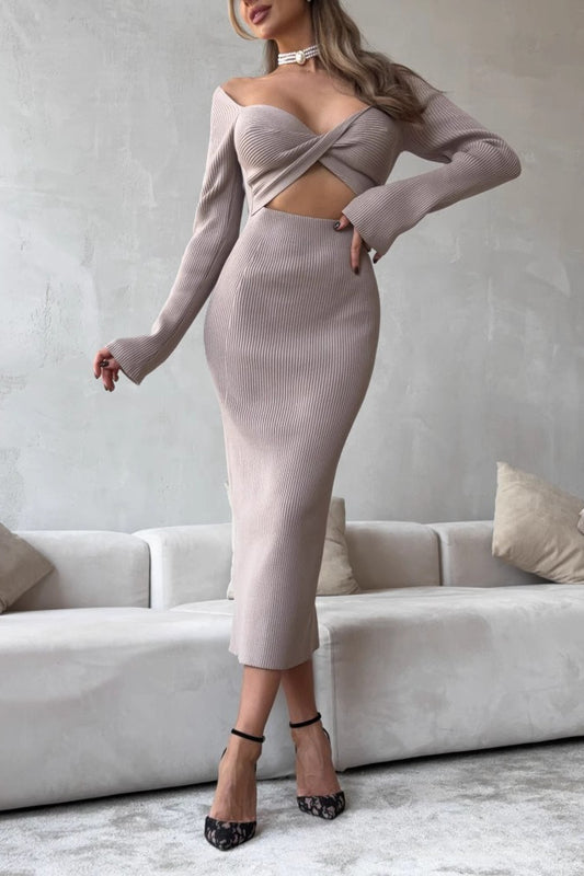 Schmal geschnittenes Maxikleid mit gerüschtem Knoten