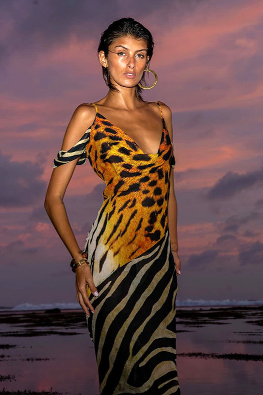 Urlaubs-Maxikleid mit Wasserfallausschnitt und Animalprint