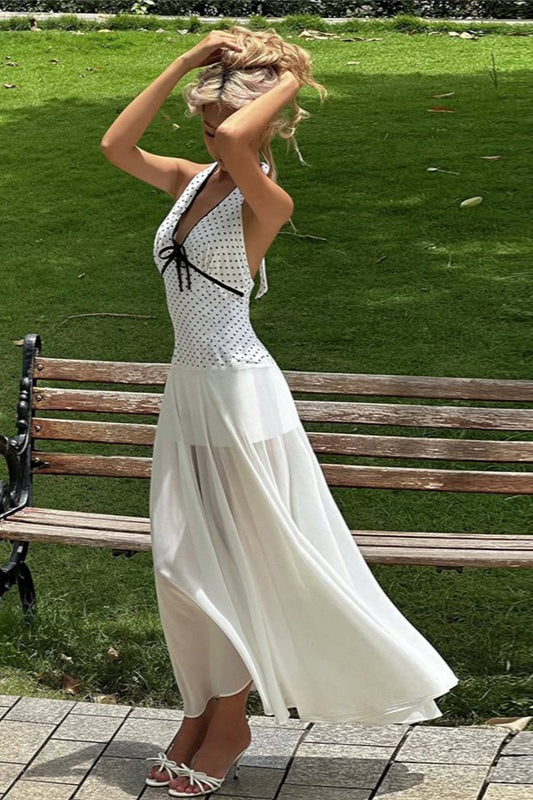 Rückenfreies Maxikleid mit Blumendruck und Tupfenmuster und Bindeband