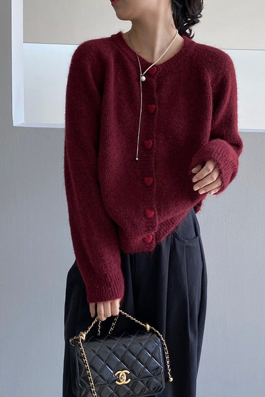 Oversize-Strickjacke mit Herzknopf und Rundhalsausschnitt