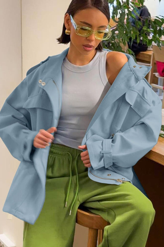 Baumwolljacke mit hohem Kragen und taillierter Taille