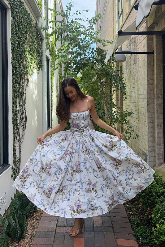 Sexy Cami-Kleid mit taillierter Silhouette und elegantem Blumenmuster