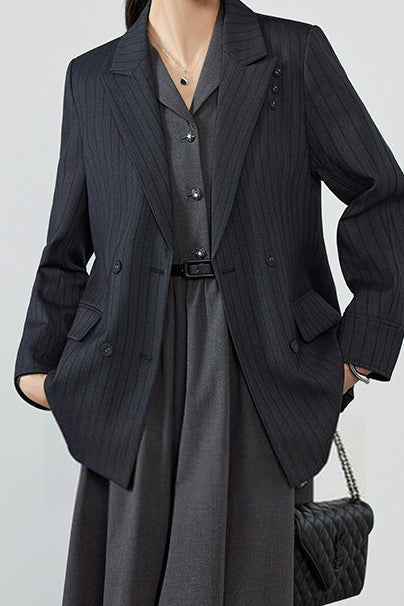 Eleganter, gestreifter Blazer mit Kerbe