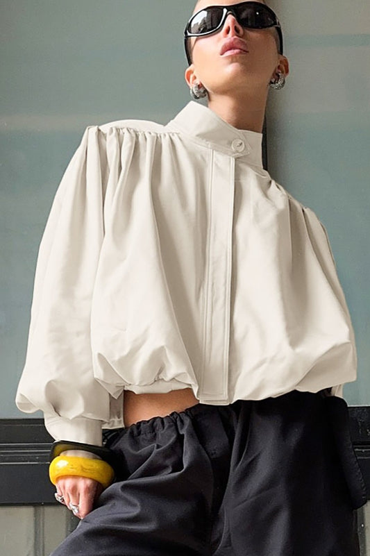 Schicke Jacke mit hohem Kragen und Puffärmeln