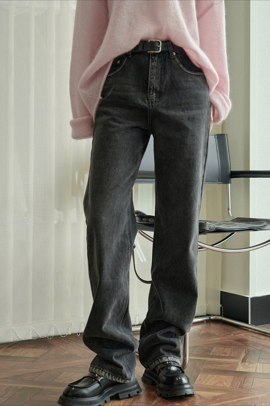 Locker geschnittene Jeans mit weitem Bein und Rissen