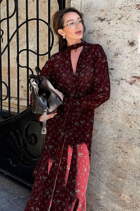 Schickes, figurbetontes Kleid mit V-Ausschnitt und Blumenmuster