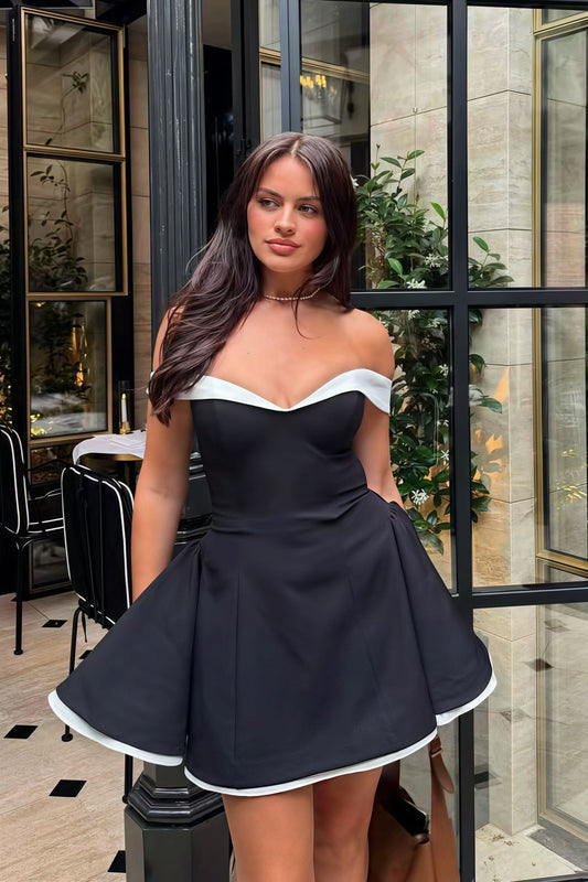 Elegantes farblich abgesetztes Minikleid mit Rüschen und schulterfreiem Oberteil