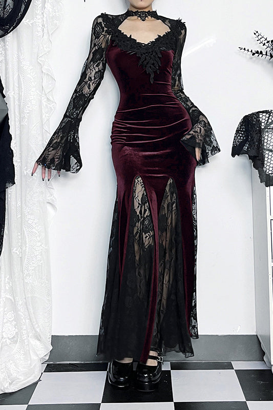 Dunkles Gothic-Kleid mit geschwungener Spitze