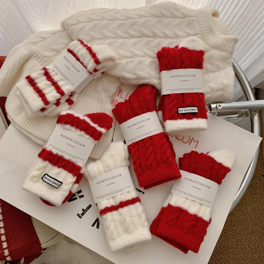 Rot gestreifte, warme Socken aus Kaschmirmischung, mittelhoch geschnitten