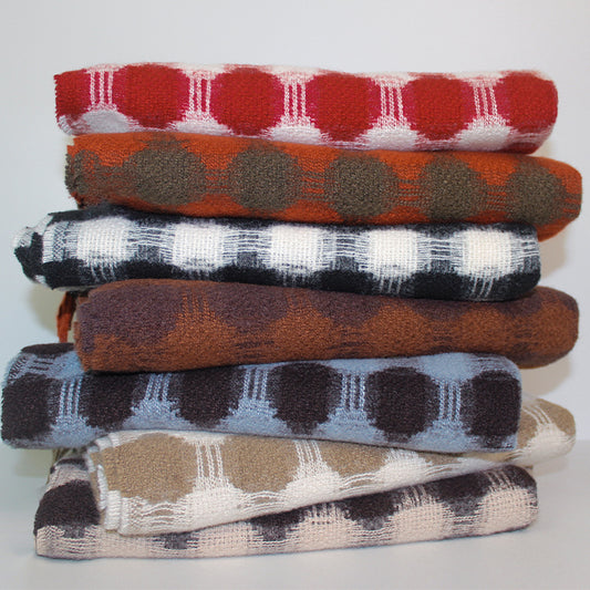 Wendbarer Schal mit Fransen und Polka-Dots