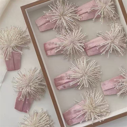 Glitzernder, perlenbesetzter Haarschmuck mit Fransen und Feuerwerksmotiv