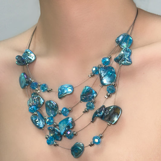 Unregelmäßige Boho-Halskette mit Muschelmuster