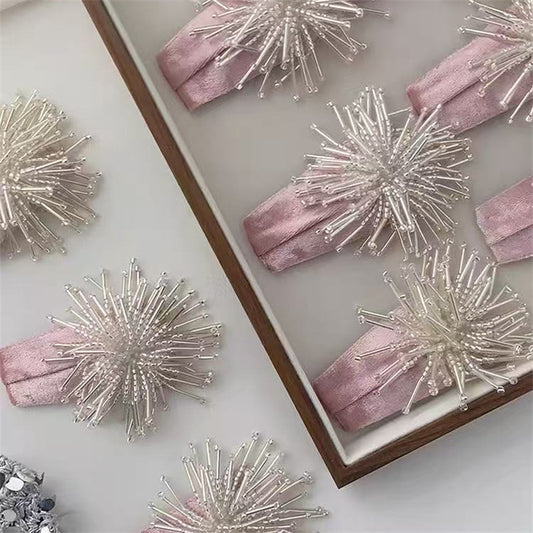 Glitzernder, perlenbesetzter Haarschmuck mit Fransen und Feuerwerksmotiv