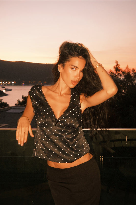 Gepunktetes Cami-Crop-Top mit V-Ausschnitt