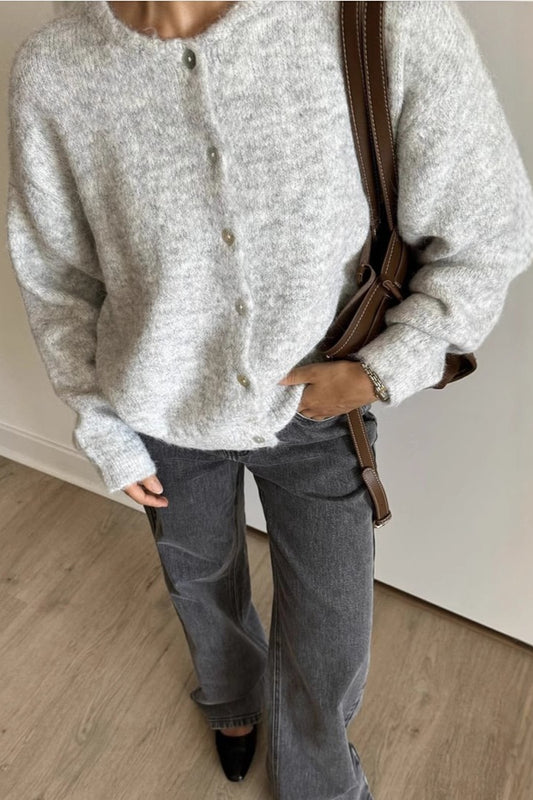 Hellgraue Strickjacke im Vintage-Stil mit Muschelknöpfen