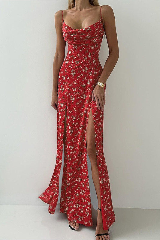 Tief ausgeschnittenes, farblich abgesetztes Spaghettiträger-Kleid mit Blumenmuster