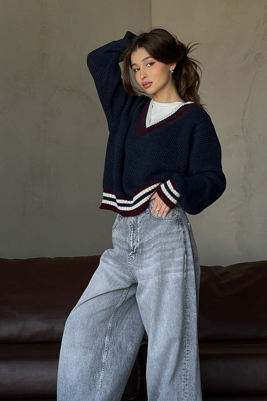 Gestreifter, kontrastfarbener, lockerer Langarmpullover mit V-Ausschnitt
