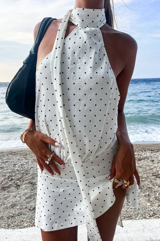 Gepunktetes Neckholder-Minikleid mit hohem Bund und offenem Rücken