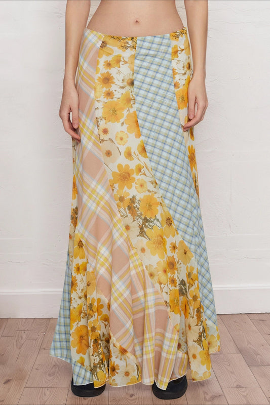 Gerade geschnittener Rock mit kontrastierendem Blumenmuster