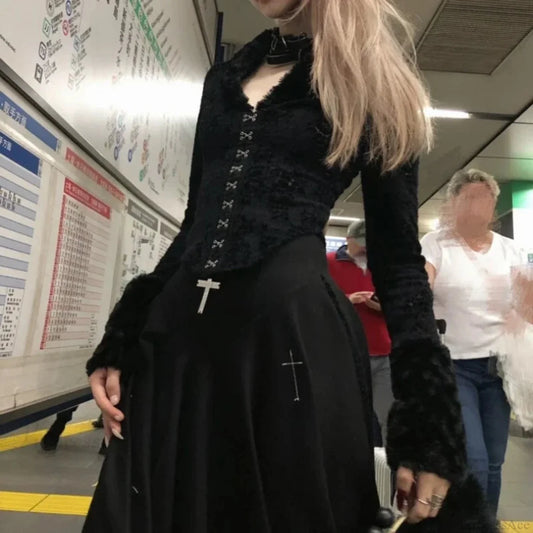 Antique Dark Empty Out Blouse Black / S