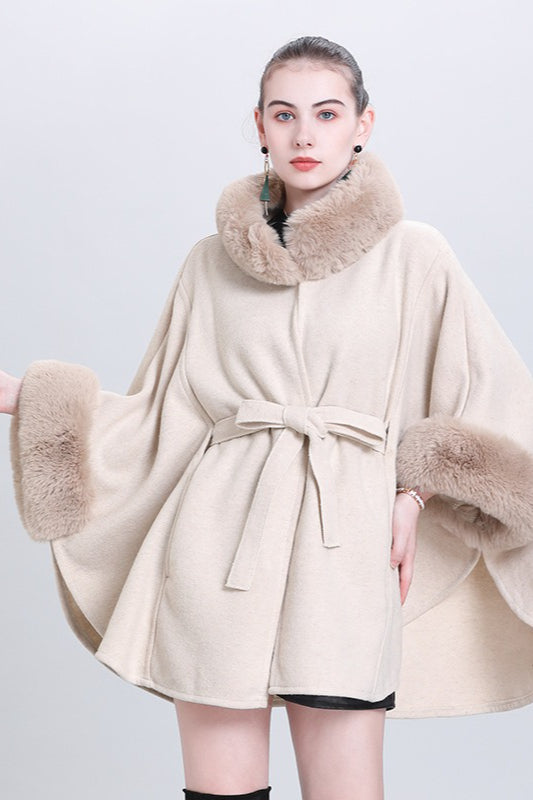 Strickjacke mit Pelzkragen und Bindeband, lockerer Cape-Mantel aus Wollmischung