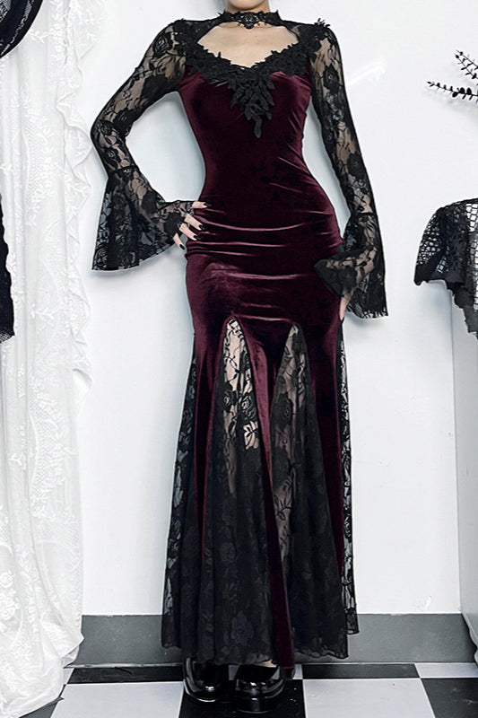 Dunkles Gothic-Kleid mit geschwungener Spitze