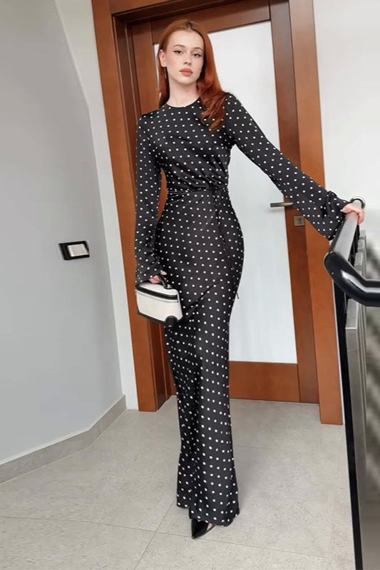Schwarzes Maxikleid mit langen Ärmeln und Bindegürtel in Polka Dot-Optik