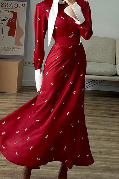 Elegantes, geblümtes Satinkleid mit Rüschen, V-Ausschnitt und betonter Taille