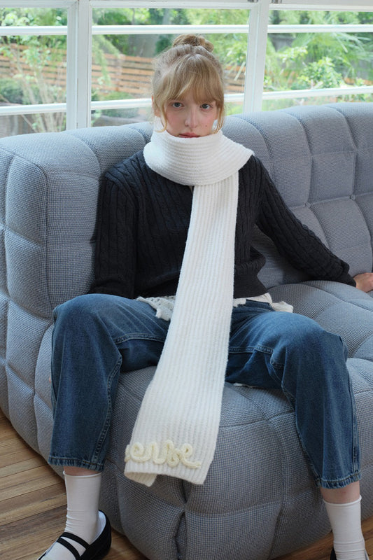 Wollmischgewebe, 3D-handgehäkelter Schal mit Buchstabenmuster