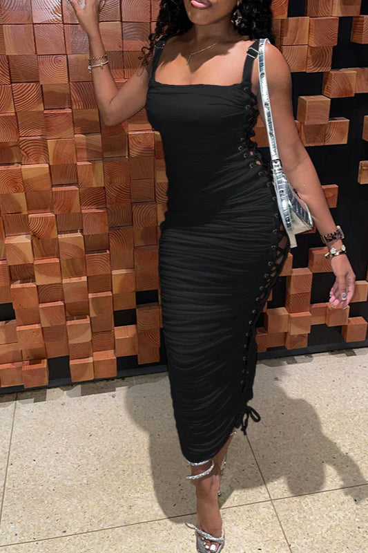 Schmal geschnittenes Partykleid mit seitlicher Schnürung und Rüschen