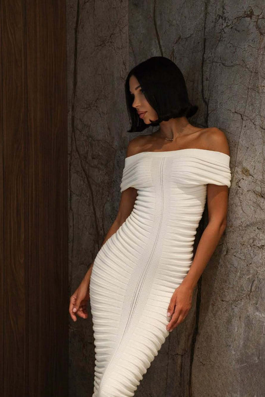 Trägerloses Maxikleid mit Blumenmuster und Rüschen