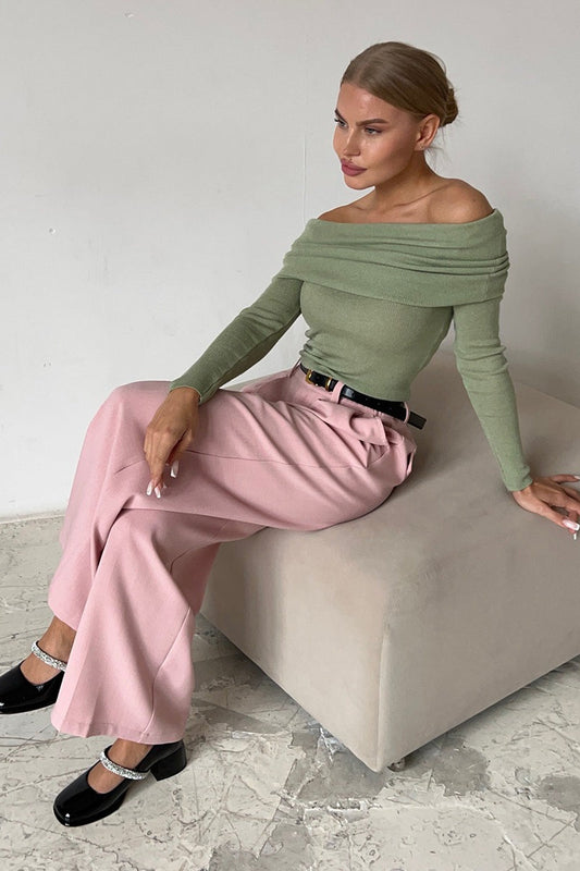 Schmal geschnittenes schulterfreies Stricktop