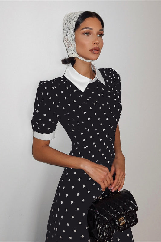 Maxikleid mit gepunktetem Farbblock und Taillenbetonung