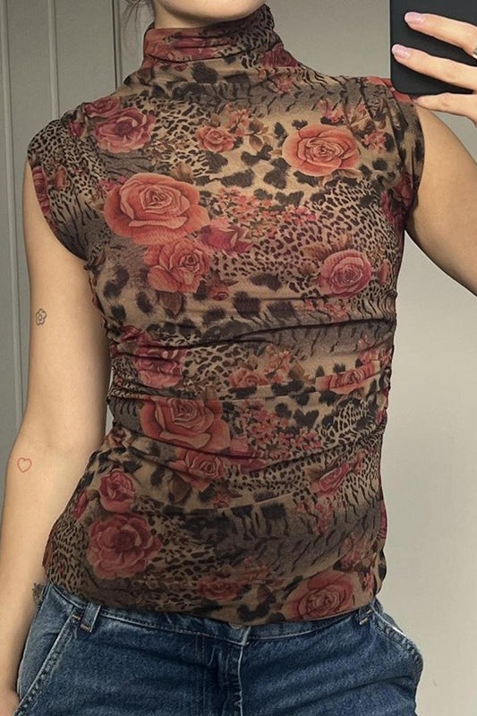 Bluse mit hohem Kragen und Kontrastdruck