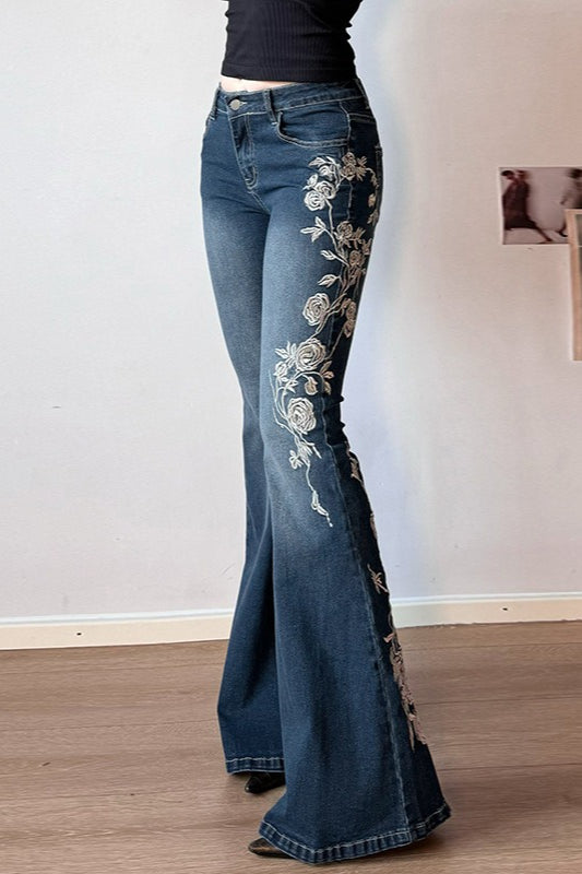 Vintage Bootcut-Jeans mit Rosenstickerei im Farbverlauf