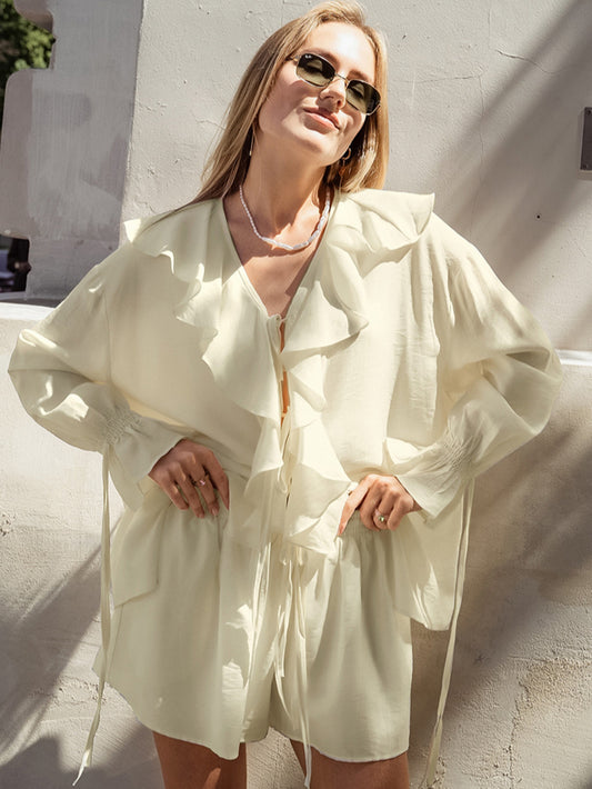 Set aus Cardigan und Shorts mit Rüschensaum und Bindeband vorne