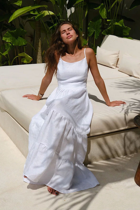 Rückenfreies Maxikleid mit Spaghettiträgern und Rüschen