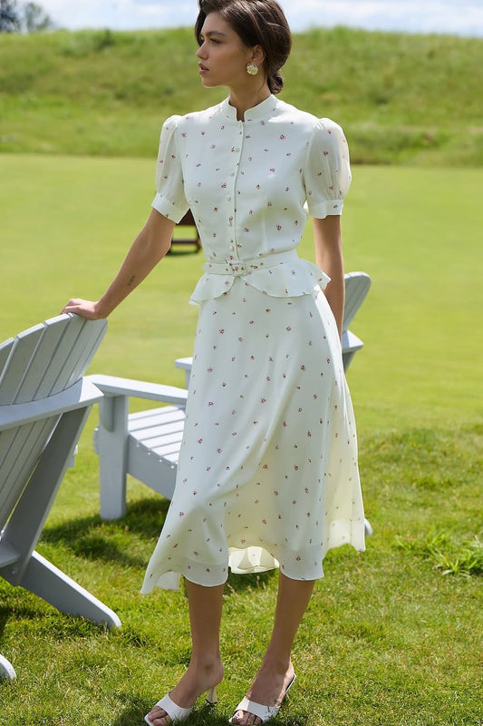 Zweiteiliges Set mit Puffärmeln, Blumenmuster, Stehkragen und Taillengürtel