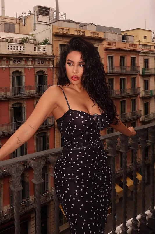 Schickes, gepunktetes Cami-Bodycon-Maxikleid