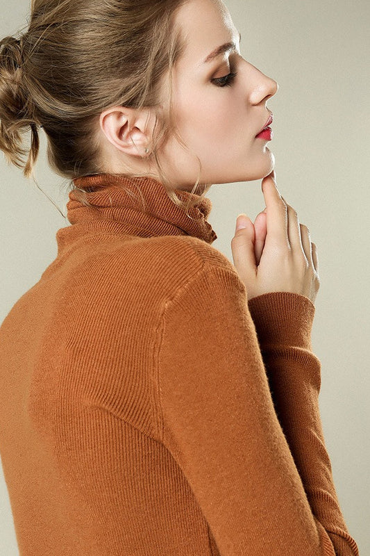 Leichtes Wollstrickoberteil mit Stehkragen