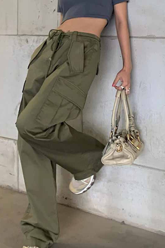 Cargohose mit hoher Taille und schmaler Passform und geradem Bein