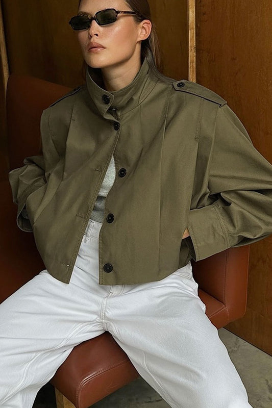 Jacke mit hohem Kragen und langen Ärmeln