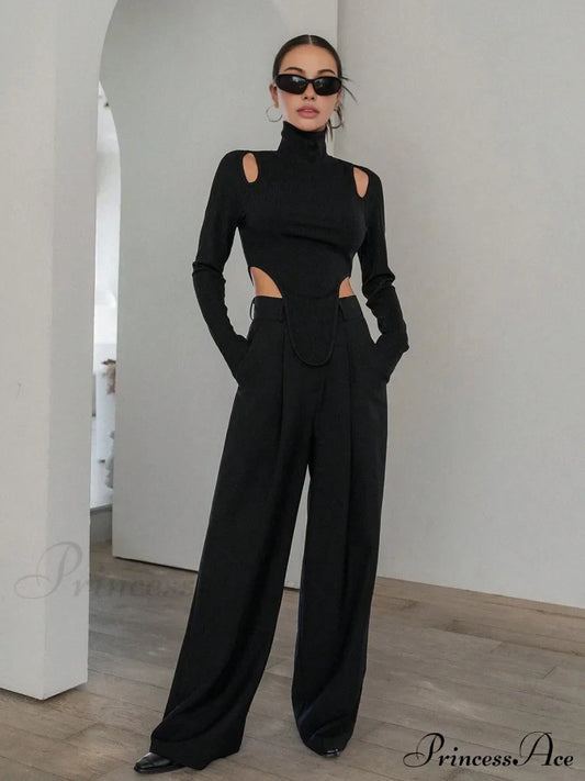 Top mit hohem, trendigem Ausschnitt und asymmetrischem Saum