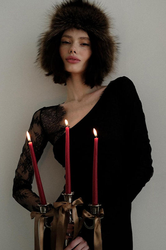 Asymmetrisches Gothic-Kleid aus Spitze