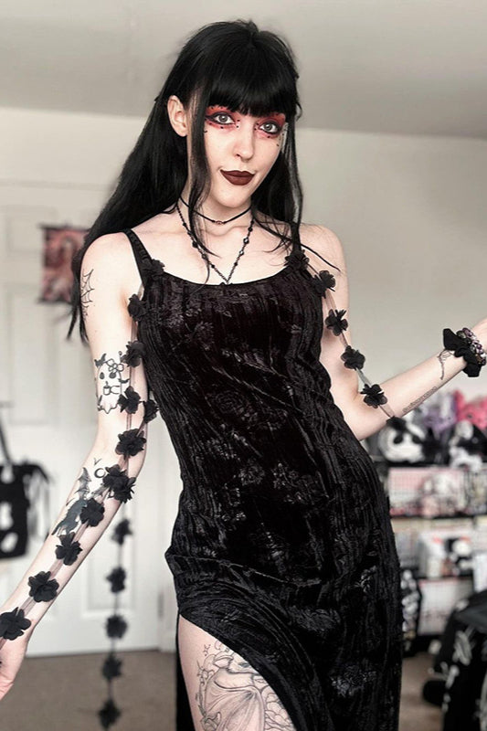 Gothic-Kleid mit geblümten Samtträgern