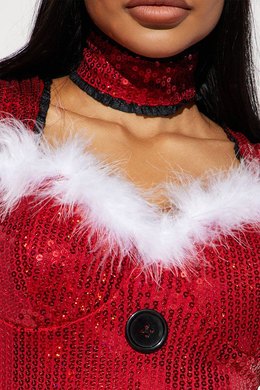 Paillettenbesetztes, flauschiges Partykleid mit Spaghettiträgern und Knopfleiste in der Taille