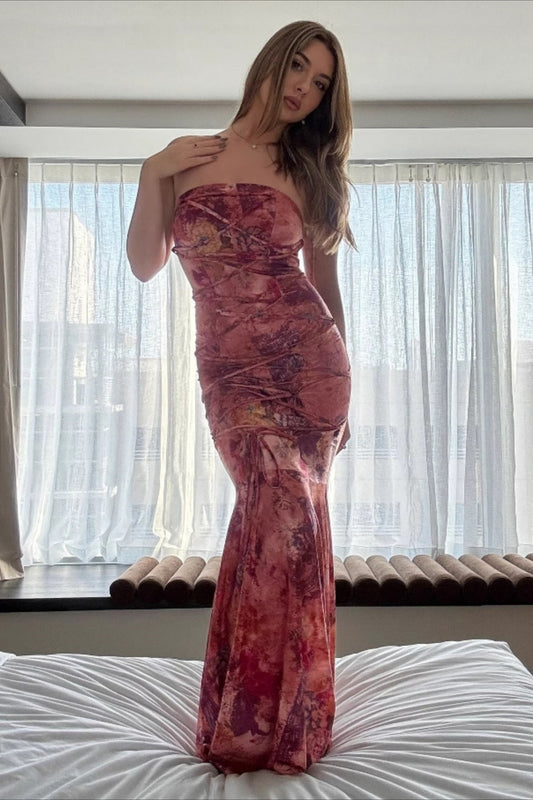 Trägerloses, figurbetontes Maxikleid mit Vintage-Blumenmuster